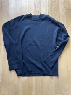 黒 ボタン付きクルーネックニット