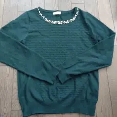 index★ビジュー付きダークグリーン ニットセーター 長袖
