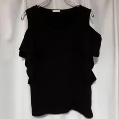 黒のオフショルダーフリルトップス GU ジーユー Tシャツ肩出しトップス