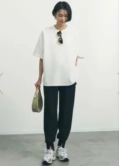 アンフィーロ　light バックZIP プルオーバー　ホワイトのサムネイル
