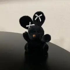 3COINS 黒いうさぎ　キーホルダー付きぬいぐるみ