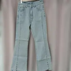 ⭐新品⭐cocaパール付き フレアデニム パンツ ライトブルーのサムネイル