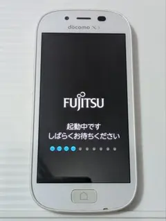 ジャンク品　ドコモ　らくらくスマートフォン3　F-06F　ホワイトのサムネイル