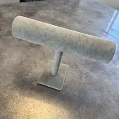 グレーのファブリックジュエリースタンド