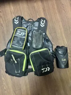 DAIWA フローティングベスト　ポーチ×2、ホルダー付のサムネイル