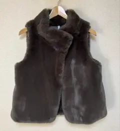 美品Dignite collier(ディニテコリエ)フェイクファーベスト