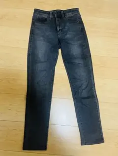 ユニクロ　スキニージーンズ　グレー