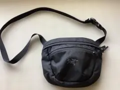 ARC'TERYX ブラック ショルダーバッグ