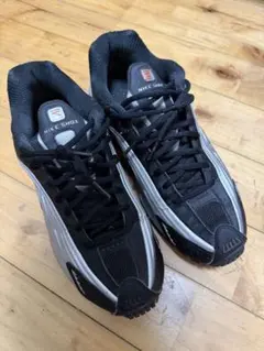 NIKE SHOX R4