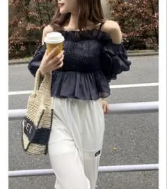 Sustainable ボリュームギャザーフリルオフショルブラウス ドット 