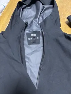 UNIQLO ブロックテックパーカ ブラックのサムネイル