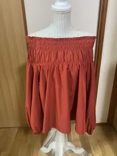 W closetオフショルダー赤バルーンスリーブトップス