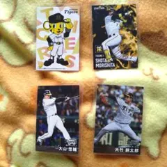 2025 プロ野球チップス 阪神 森下翔太 サイン入り 大山悠輔 大竹耕太郎