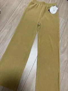 アベイル　プリーツパンツ　マスタードイエロー