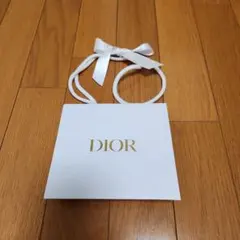 Dior ホワイトギフト袋 リボン付き