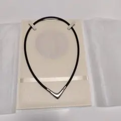 V字型黒ネックレス