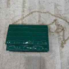 グリーン チェーンストラップ クラッチバッグ　パーティーバック　クロコダイル風