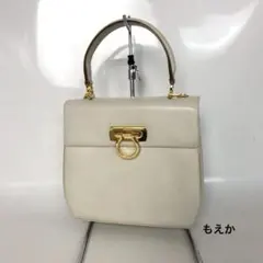 Salvatore Ferragamo サルヴァトーレフェラガモ ガンチーニ