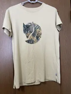 FJÄLL RÄVEN ベージュ Tシャツ Lサイズ