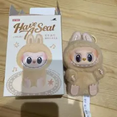 ラブブ　おすわり　ベージュ