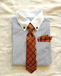 キッズ　ネクタイ・ポケットチーフ付きストライプ長袖シャツ