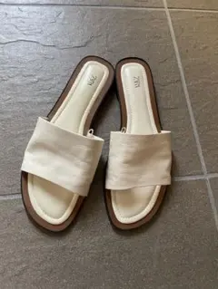 ZARA フラットサンダル アイボリー 37（24㎝）のサムネイル