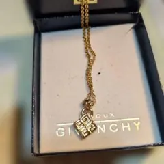 Givenchy ゴールド ネックレス - メルカリ
