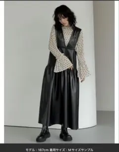 前後2WAYギャザー切り替えフェイクレザージャンパースカート