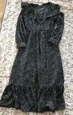 アース フリル ブラック 花柄 ロングワンピース 黒 白