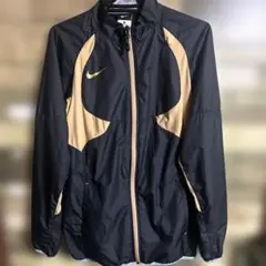 NIKE ナイロンジャケット　Mサイズ
