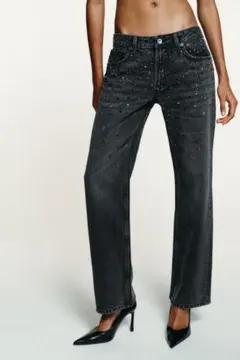 【新品タグ付】ZARA TRF ラインストーン ローライズストレートジーンズ32のサムネイル