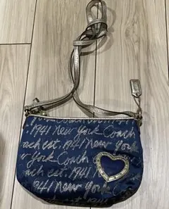Coach ネイビー ハート型ショルダーバッグ