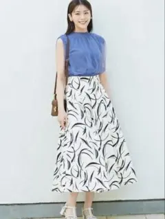 ナチュラルビューティーベーシック　アートプリントボリュームスカート