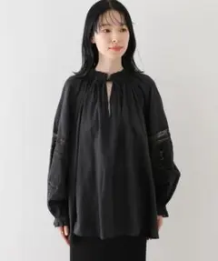 B.C STOCK ブラウス 袖レースハギブラウス　ベーセーストックのサムネイル