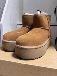 UGG ムートンブーツ 厚底 チェスナットのサムネイル
