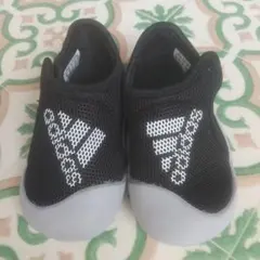 美品　adidas 13cm メッシュ素材 シューズ