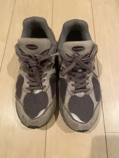 New Balance 2002R グレー スニーカーのサムネイル