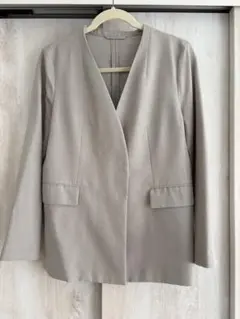 GU ノーカラージャケット