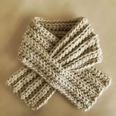 かぎ針編みミニマフラー