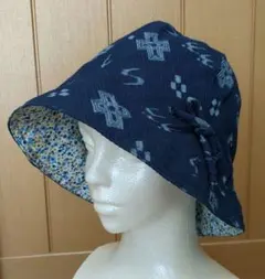 バケットハット　帽子　リバーシブル　ネイビー　花柄　ブルー系　ホワイト系