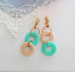 コットン　イヤリング／ピアス　☆アイボリー×エメラルドグリーン　☆№217