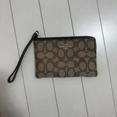 COACH コーナー ジップ リストレット ポーチ
