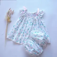 セール　新品　スモッキング セットアップ　ワンピース　パンツ　花柄　べべ　似