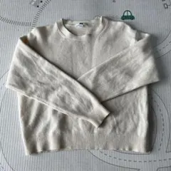 UNIQLO アイボリー ラムクルーネックセーター