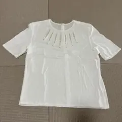 美品 伊太利屋 半袖カットソー ホワイト デコルテシアー ラインストーンのサムネイル