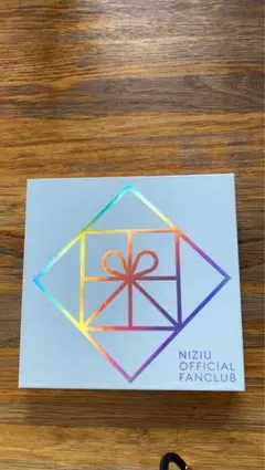 NiziUファンクラブ公式　ポーチ、ステッカー、缶バッジセット