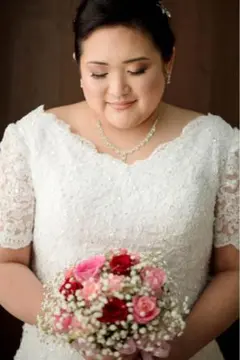 ホワイトAラインウェディングドレス