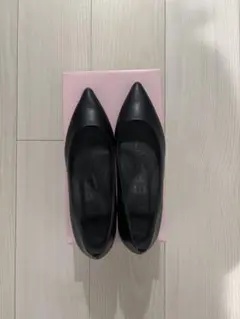ブラック ポインテッドトゥパンプス 低ヒール
