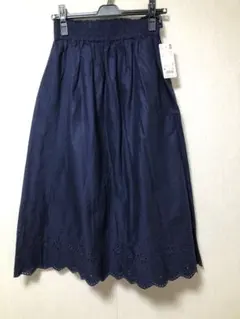 UNIQLOユニクロネイビー 刺繍入り フレアスカート Mサイズ　新品