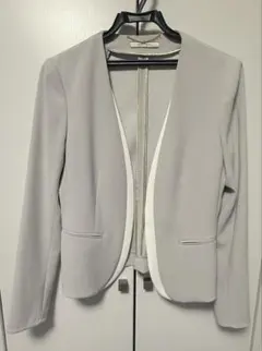 BEIGE. ベイジ　ノーカラージャケットのサムネイル